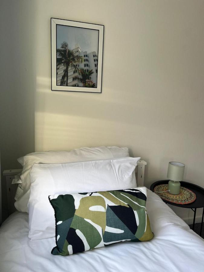 2 Bed - Sleeps Five! Apartment Cardiff